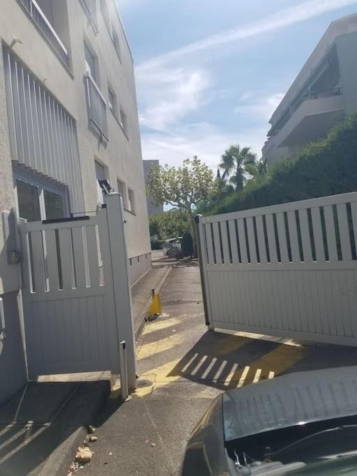 Charmant Studio Lumineux Avec Parking Prive Saint-Raphaël Exterior foto