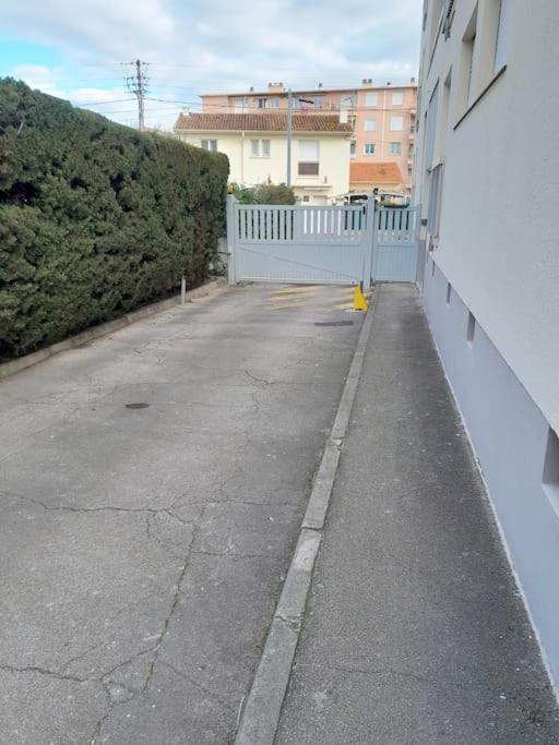 Charmant Studio Lumineux Avec Parking Prive Saint-Raphaël Exterior foto